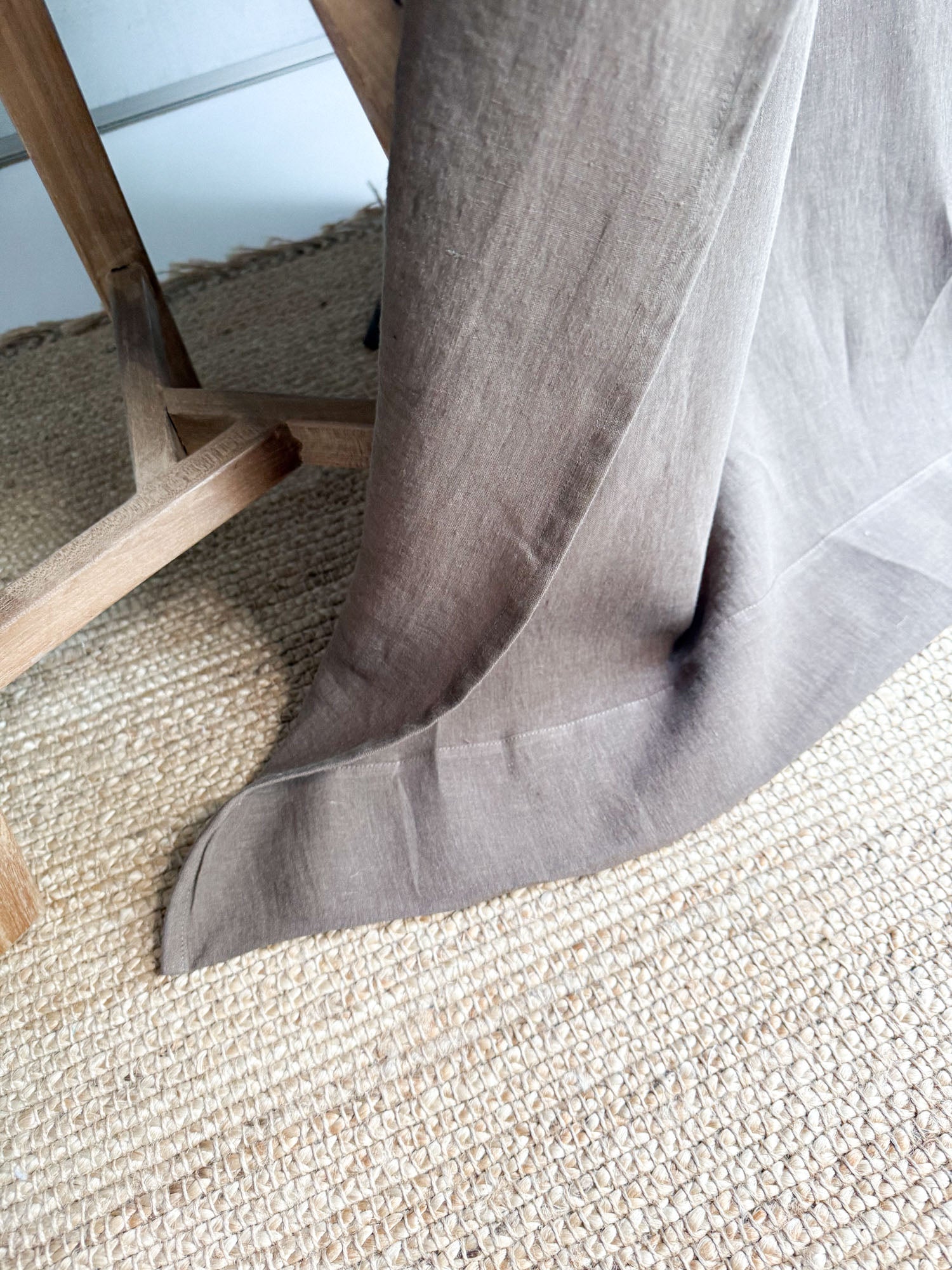 Mittelschwere Leinenvorhänge – Braun (2er-Set)