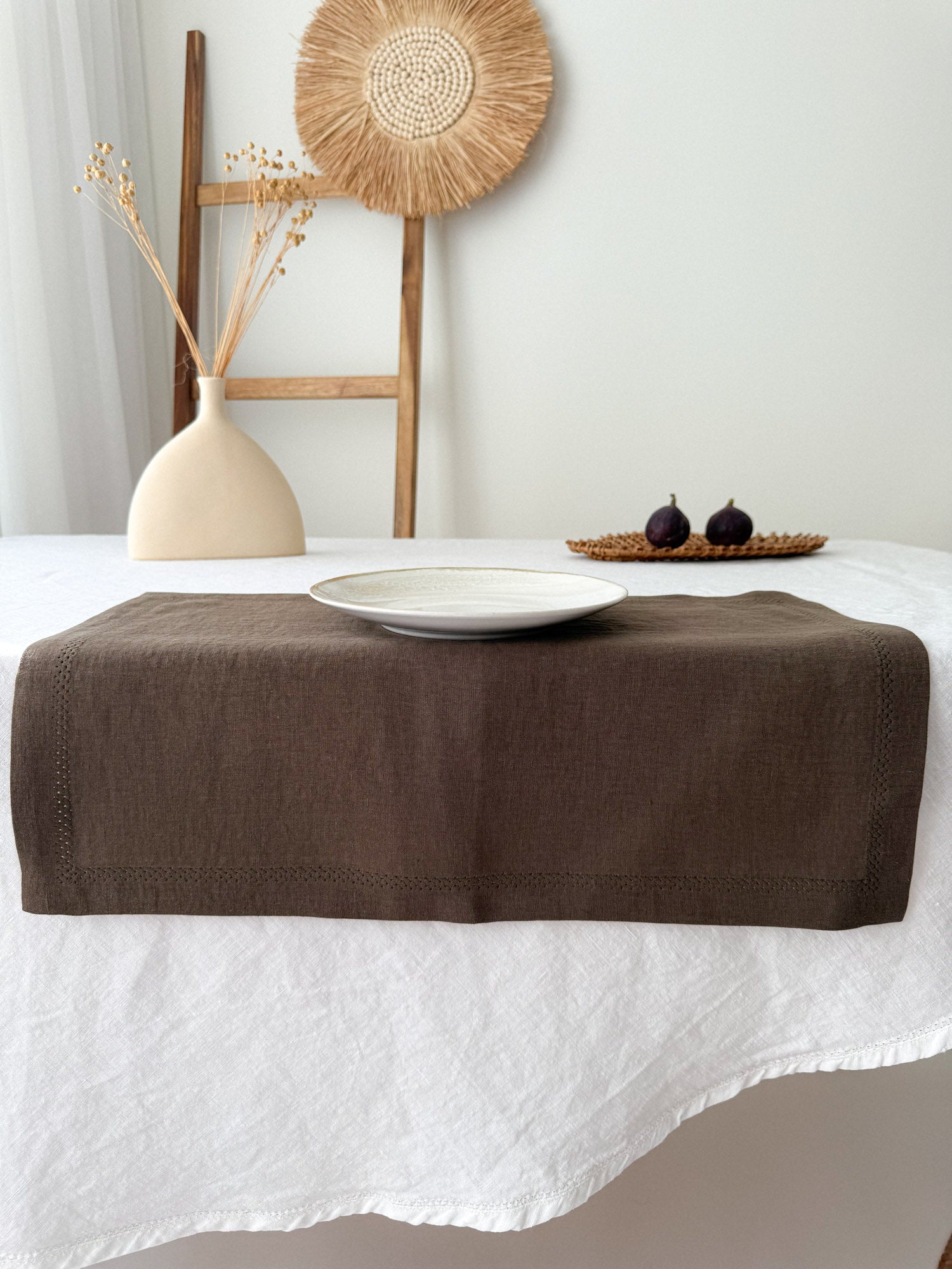 Leinen-Tischset mit Hohlsaum – Braun