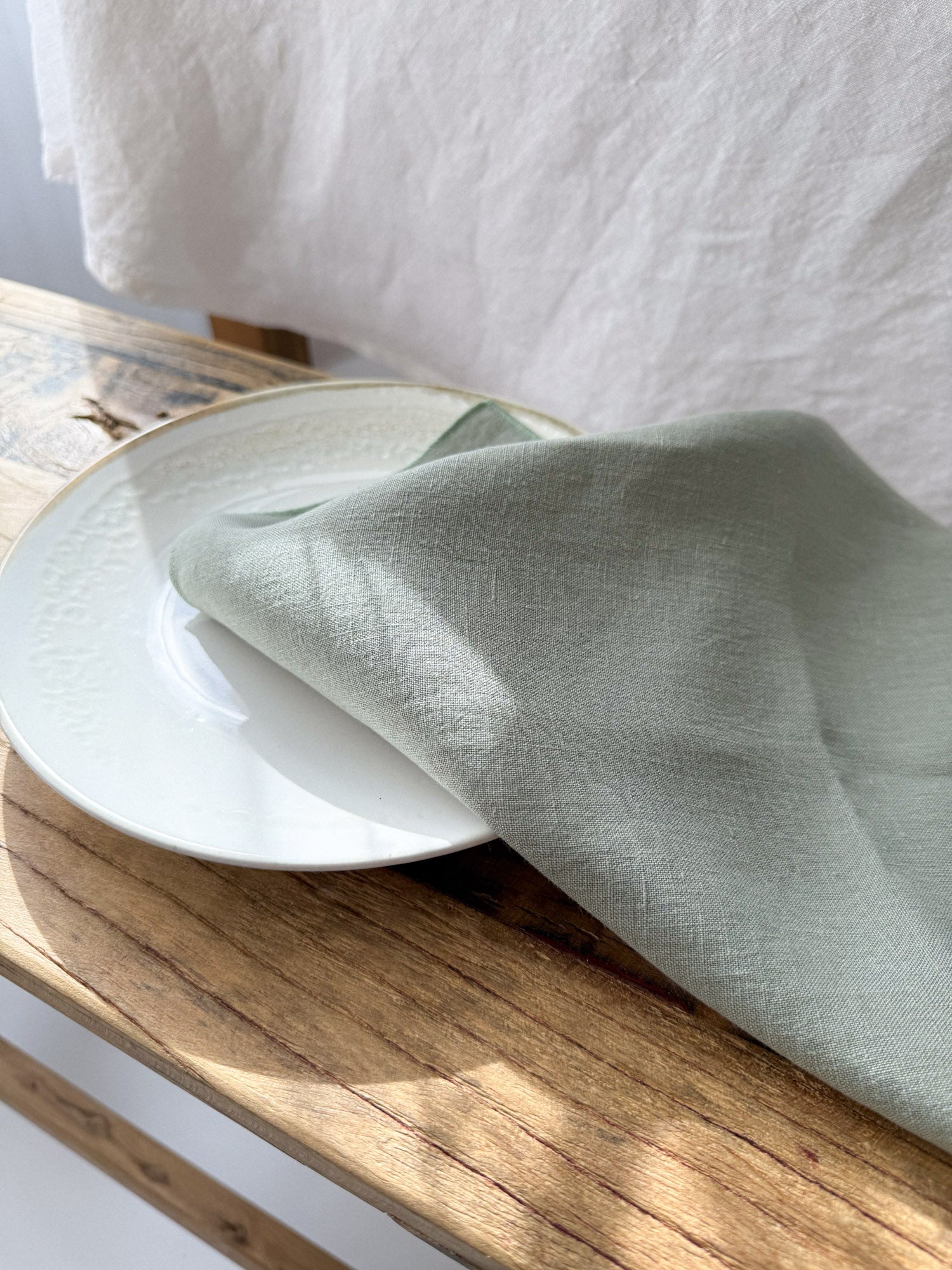 Leinen-Serviette mit Rollsaum – Salbeigrün