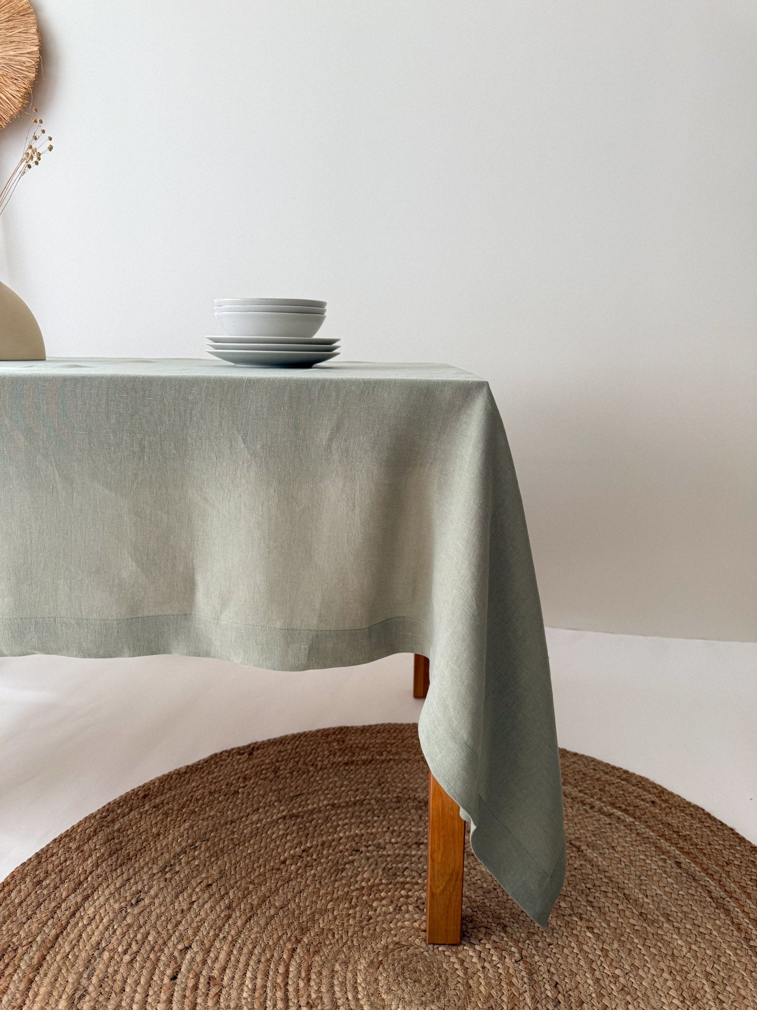 Tischdecke aus Leinen mit breitem Saum und Kuvertecken – Salbeigrün