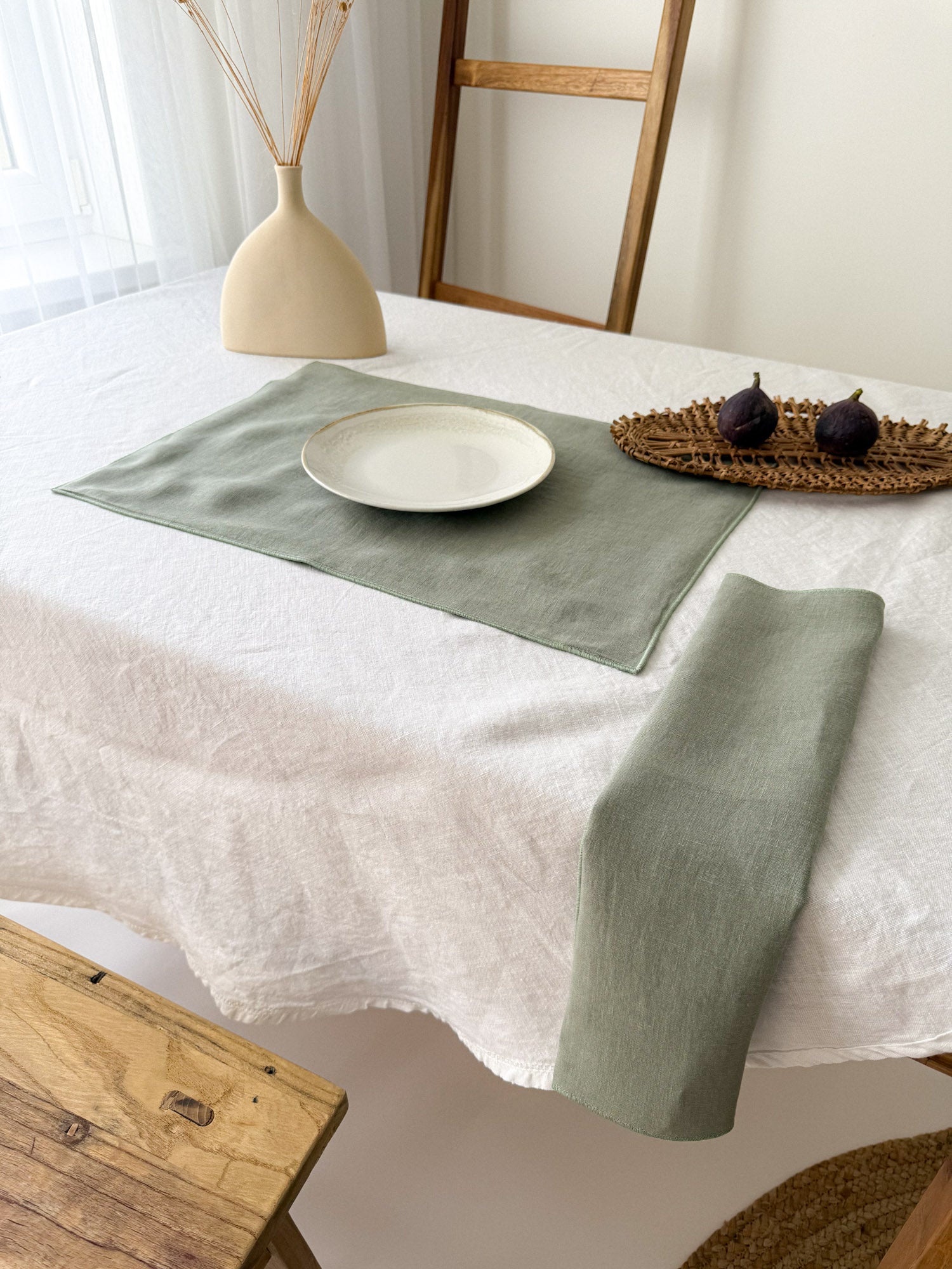 Leinen-Serviette mit Rollsaum – Salbeigrün